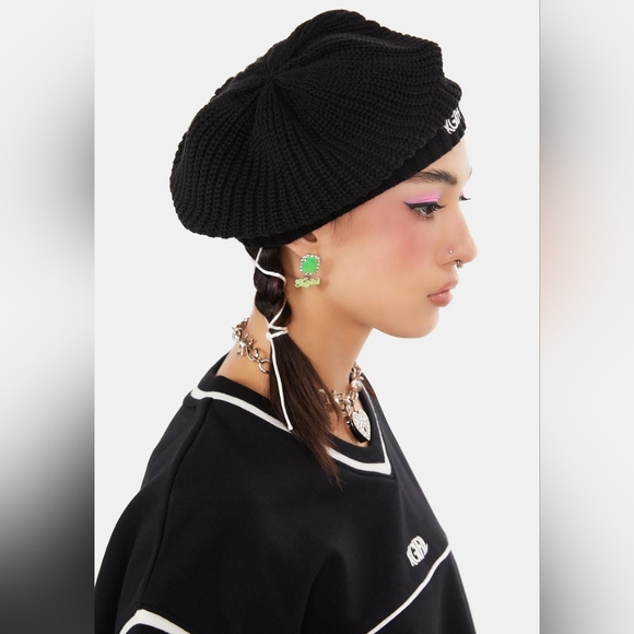 X-Girl Very Unique Black Ribbed Beret New With Tags - Picture 2 of 3
